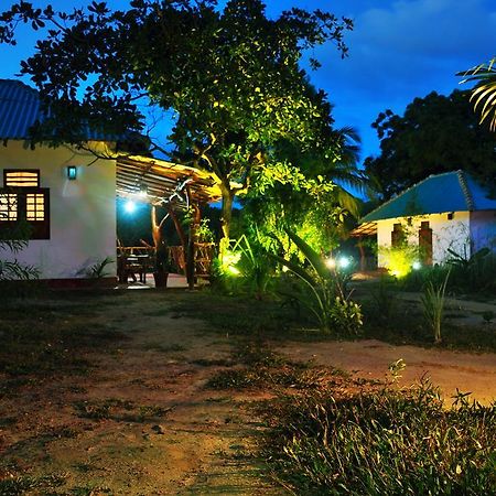 Sea Sound Cabana & Restaurant Tangalle Exterior photo